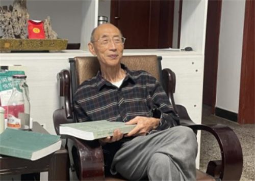 殫精竭慮泳書海   皓首窮經(jīng)赴字約