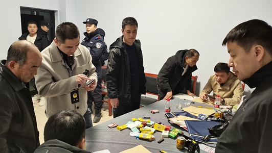 晉城警方深夜突襲菜市場內(nèi)暗藏的賭博窩點(diǎn)