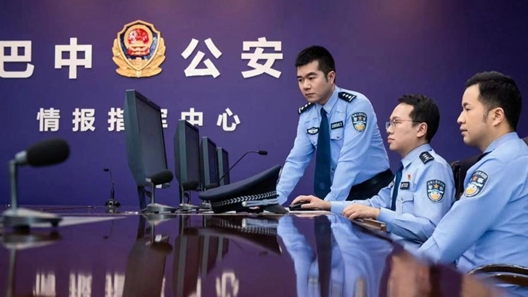 民警張洪川：俠肝義膽的忠誠(chéng)衛(wèi)士