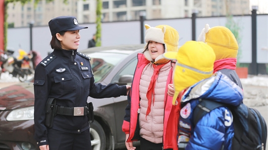 楊靜：社區(qū)民警新手啃下了“硬骨頭”