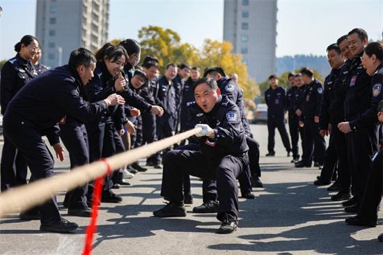 安徽省馬鞍山監(jiān)獄舉辦慶新春拔河比賽