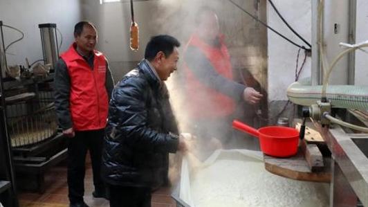 河南臨潁香豆腐拓寬致富路