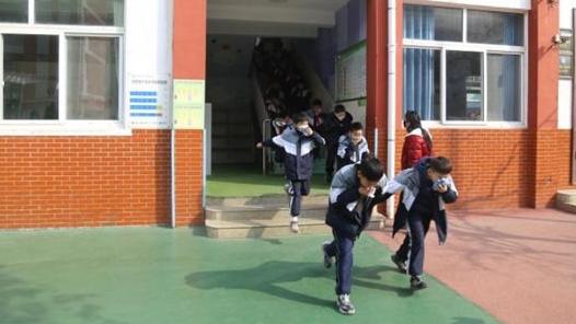 漯河二小消防演練筑牢安全屏障