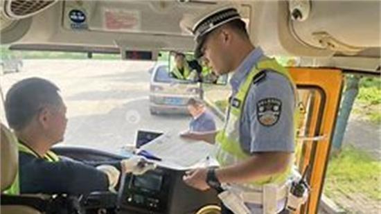四川德陽交警“四強化”筑牢校園安全防線