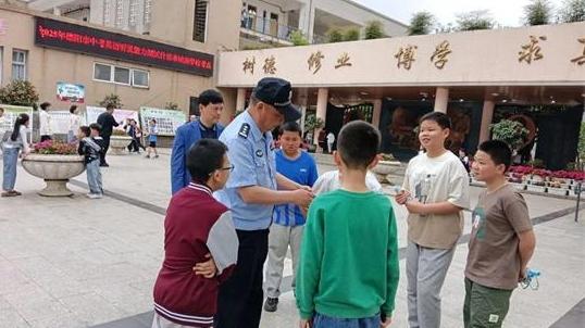 民警白祿斌：用心用情護(hù)航青少年健康成長(zhǎng)