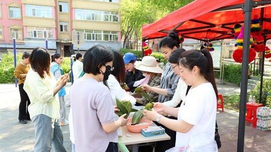 黑龍江撫遠市委政法委聯合社區(qū)開展端午節(jié)活動
